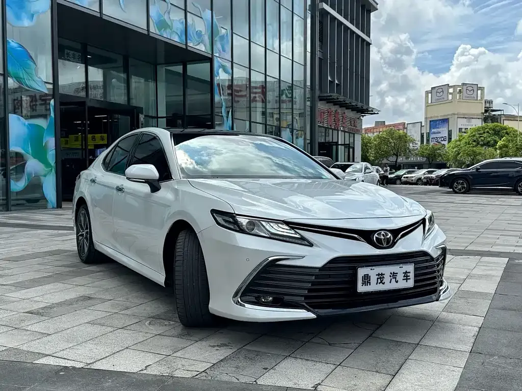 Toyota Camry — фото 5
