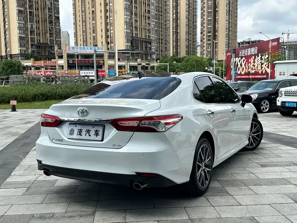 Toyota Camry — фото 6