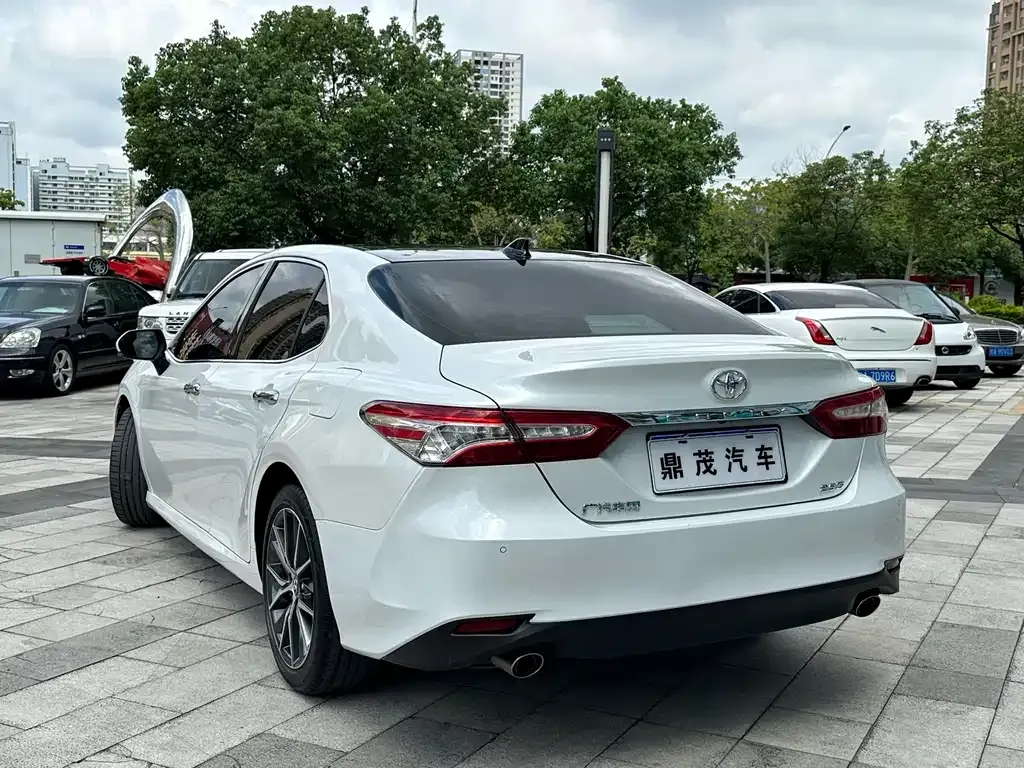 Toyota Camry — фото 9