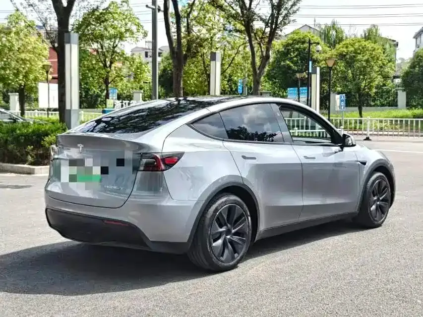 Tesla Model Y — фото 6