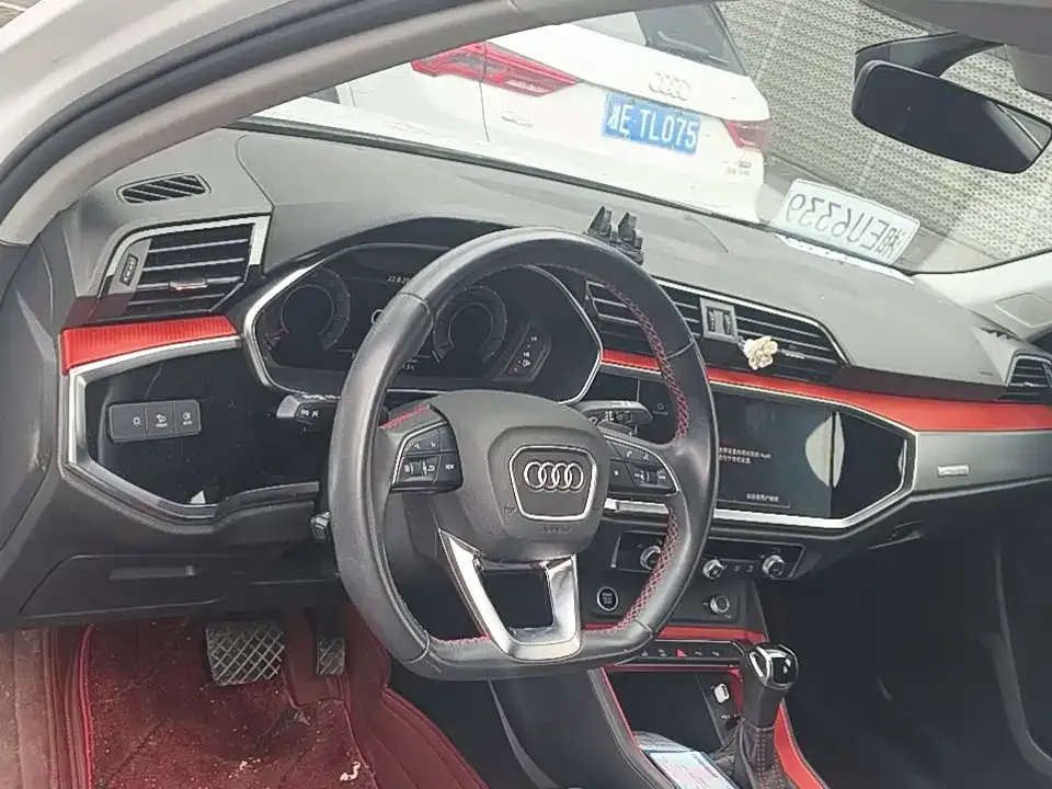 Audi Q3 — фото 10