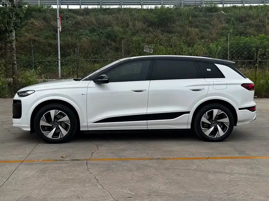 Audi Q6L e-tron — фото 4