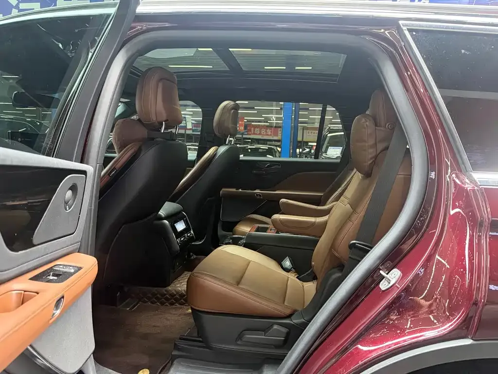 Lincoln Aviator — фото 10