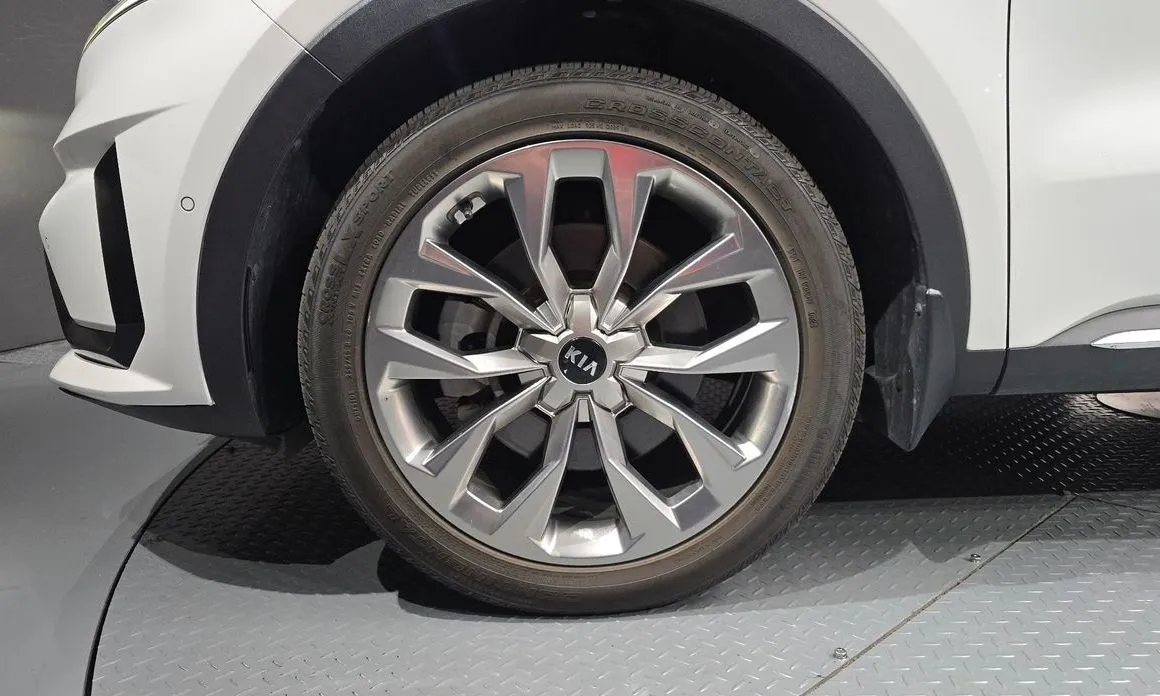 Kia Sorento — фото 9