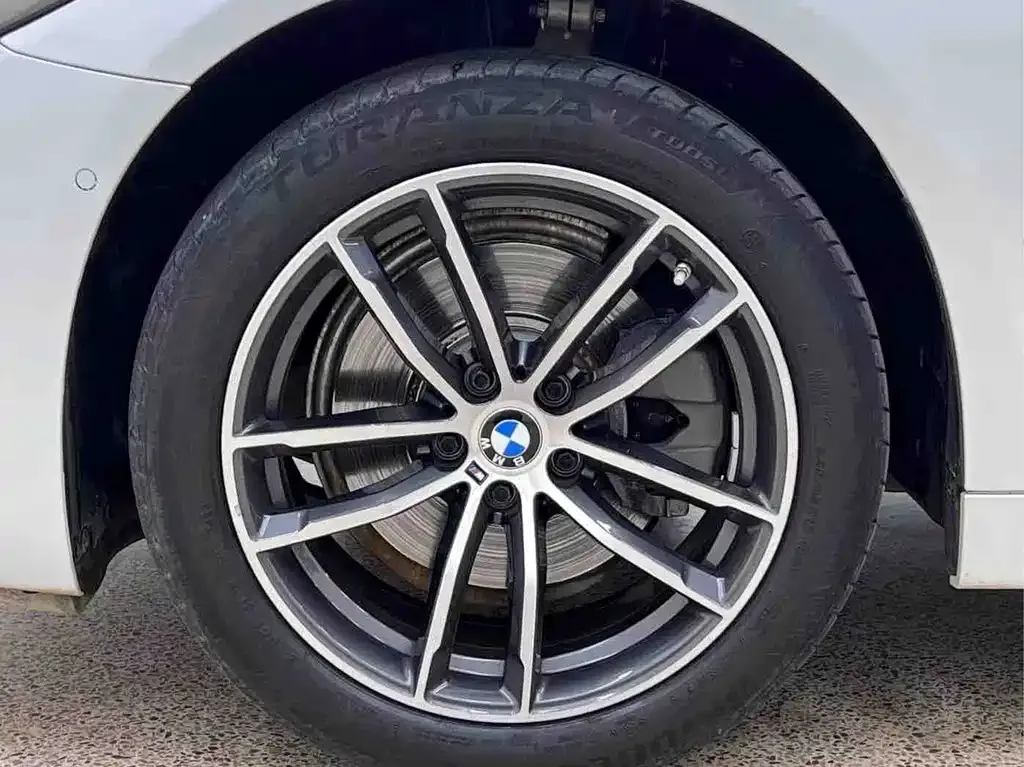 BMW 5 Series — фото 9