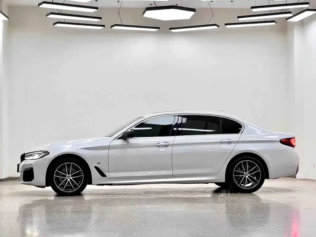BMW 5 Series — фото 5