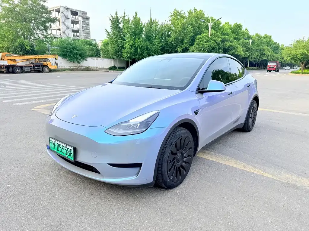 Tesla Model Y — фото 1