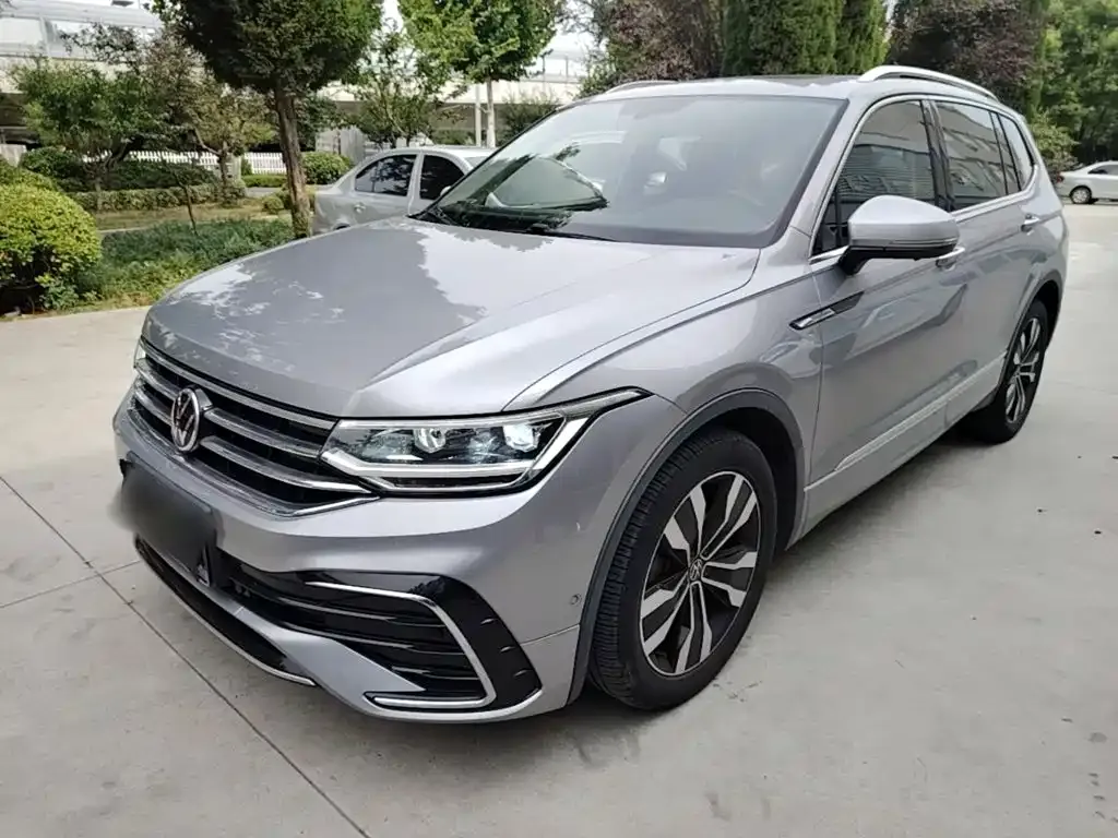 Volkswagen Tiguan L — фото 1