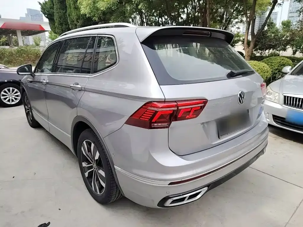Volkswagen Tiguan L — фото 6