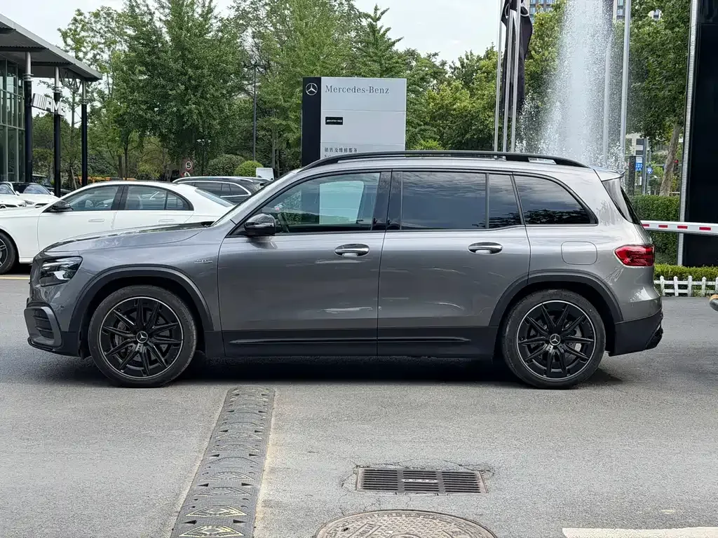 Mercedes-Benz GLB AMG — фото 10