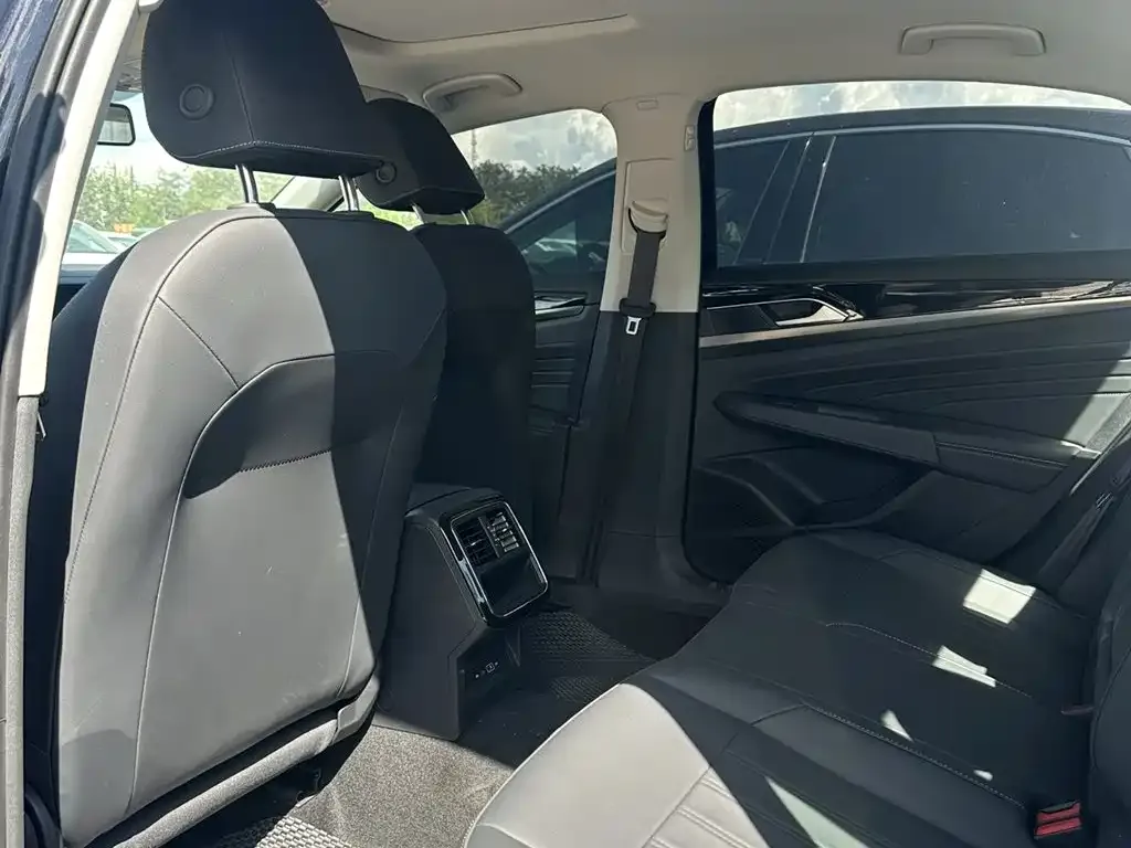 Volkswagen Passat — фото 7