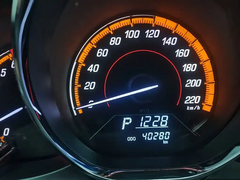 Toyota Yaris L — фото 4