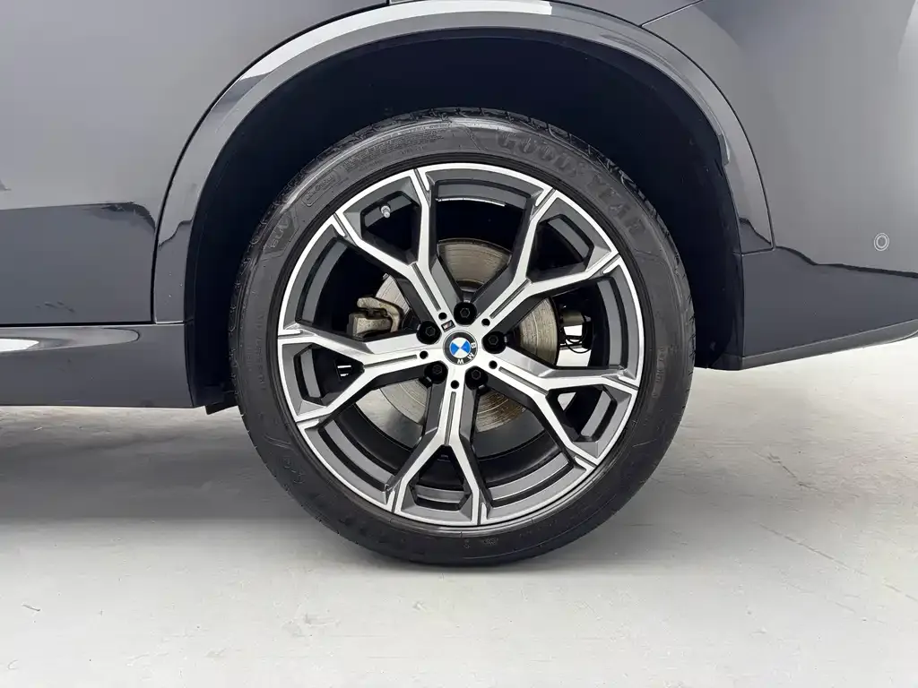 BMW X5 — фото 10