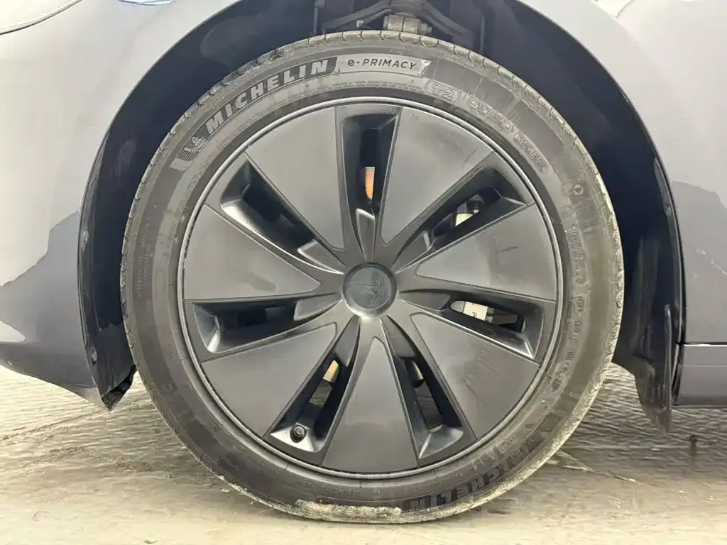 Tesla Model 3 — фото 6