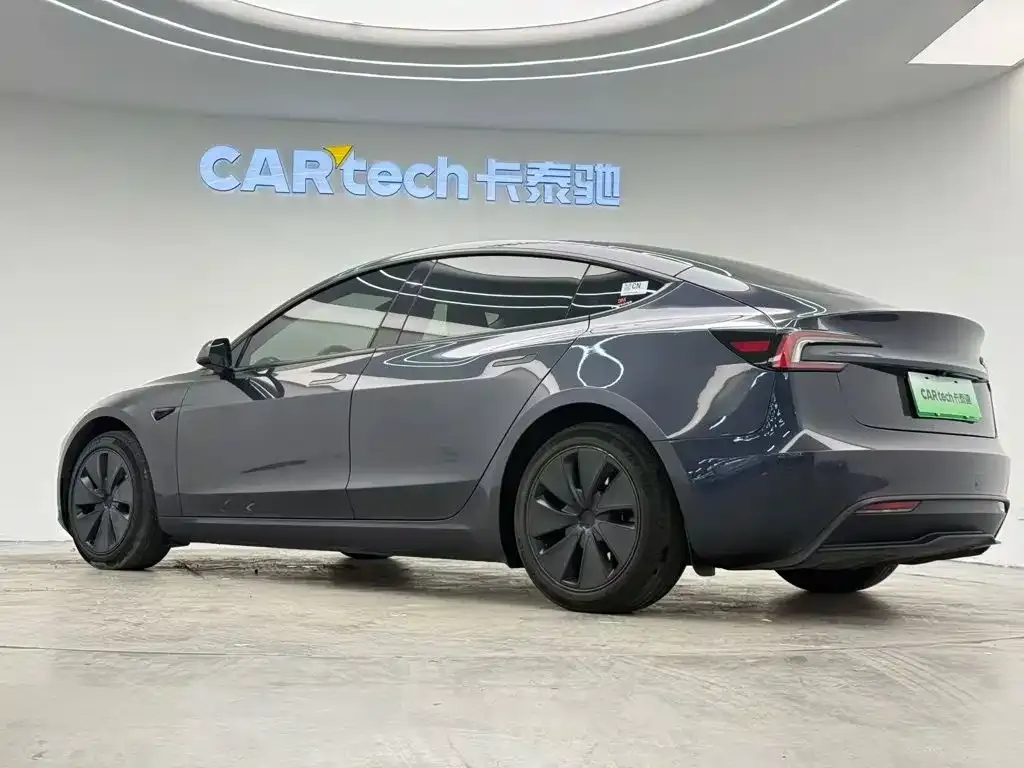 Tesla Model 3 — фото 9