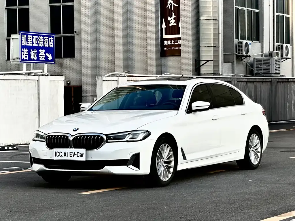BMW 5 Series — фото 1