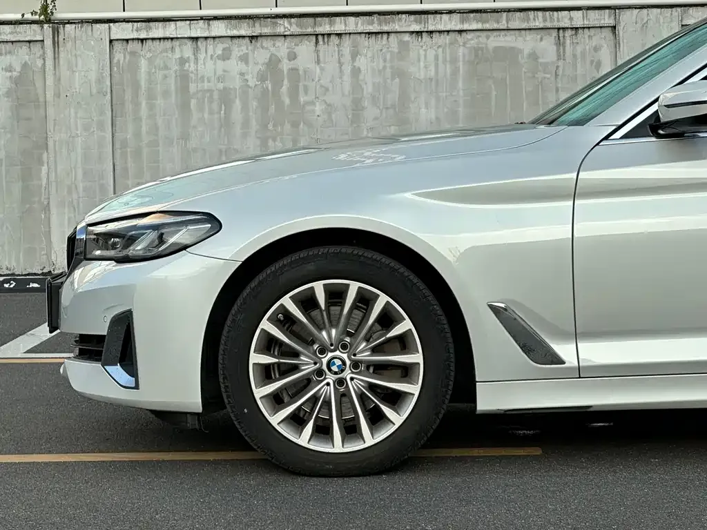 BMW 5 Series — фото 2