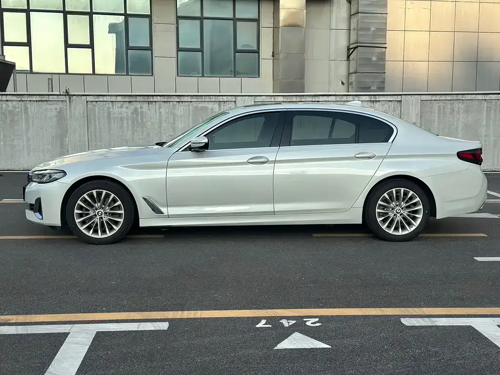 BMW 5 Series — фото 9