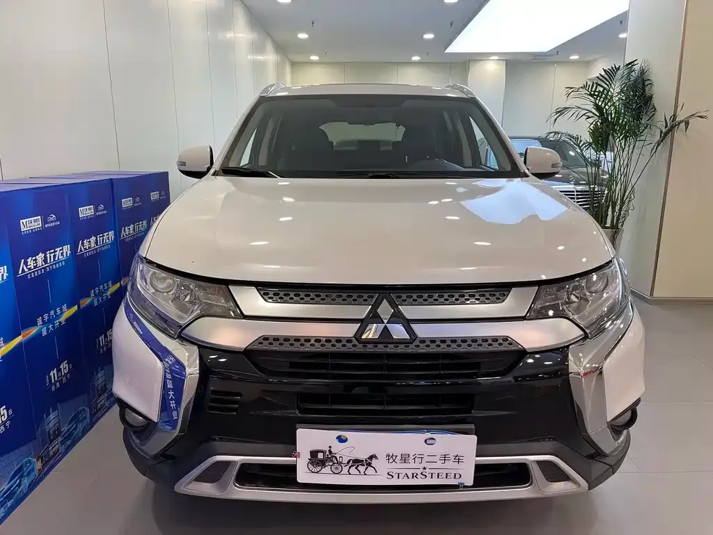 Mitsubishi Outlander — фото 5