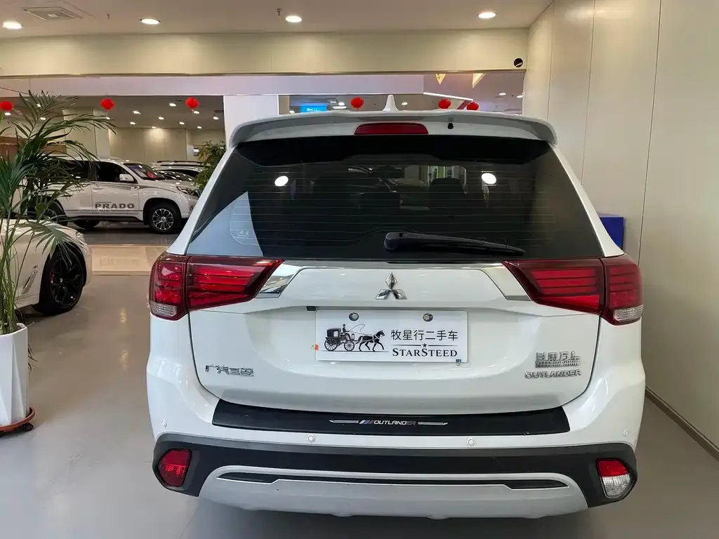 Mitsubishi Outlander — фото 4