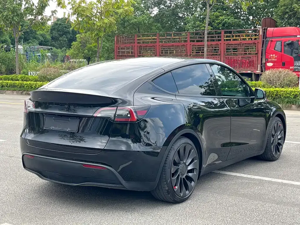 Tesla Model Y — фото 4