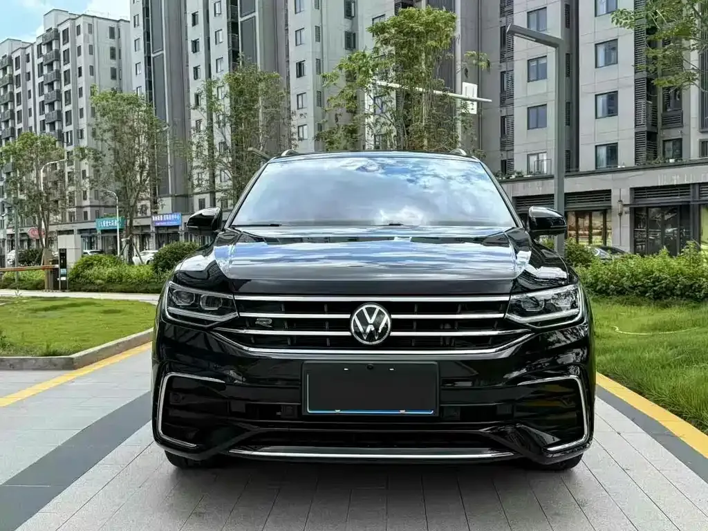 Volkswagen Tiguan L — фото 3