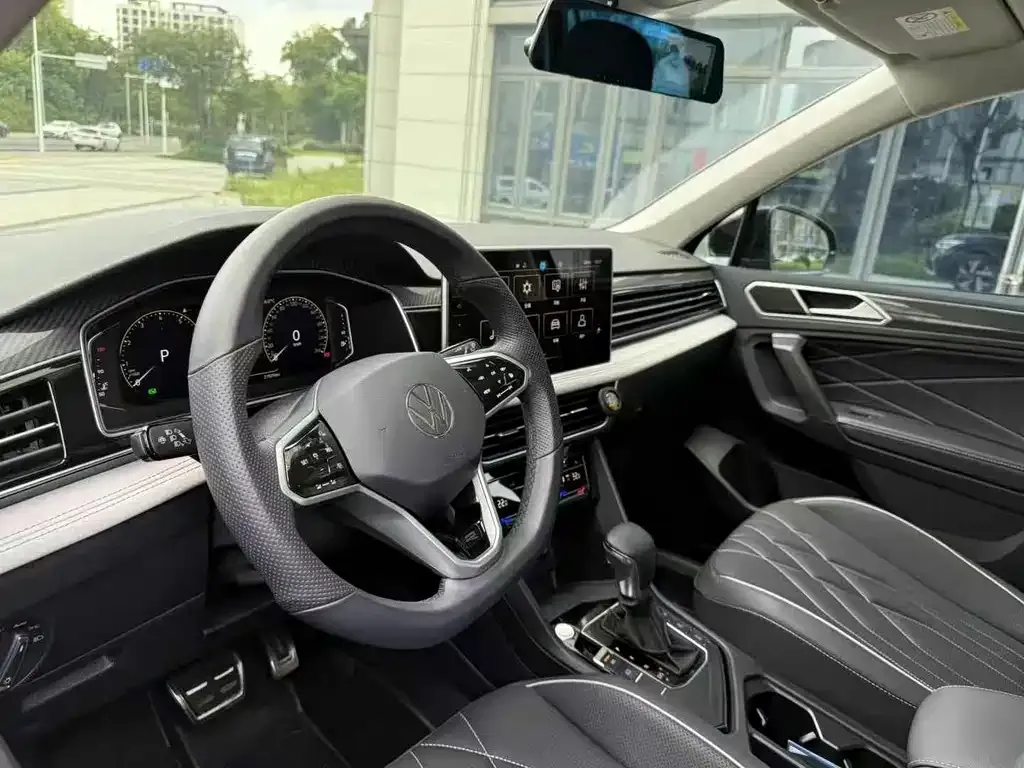 Volkswagen Tiguan L — фото 4