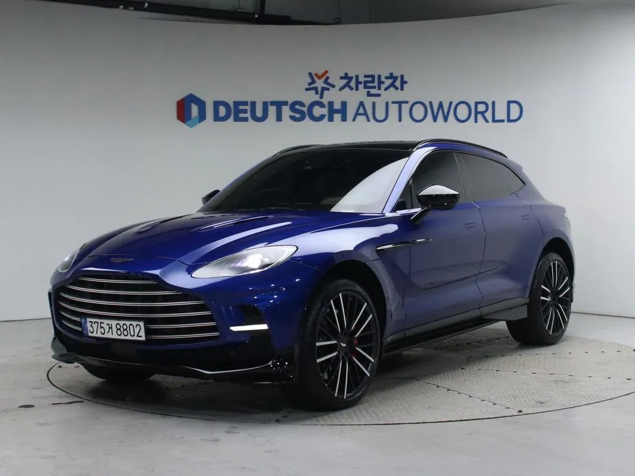 Aston Martin DBX — фото 1