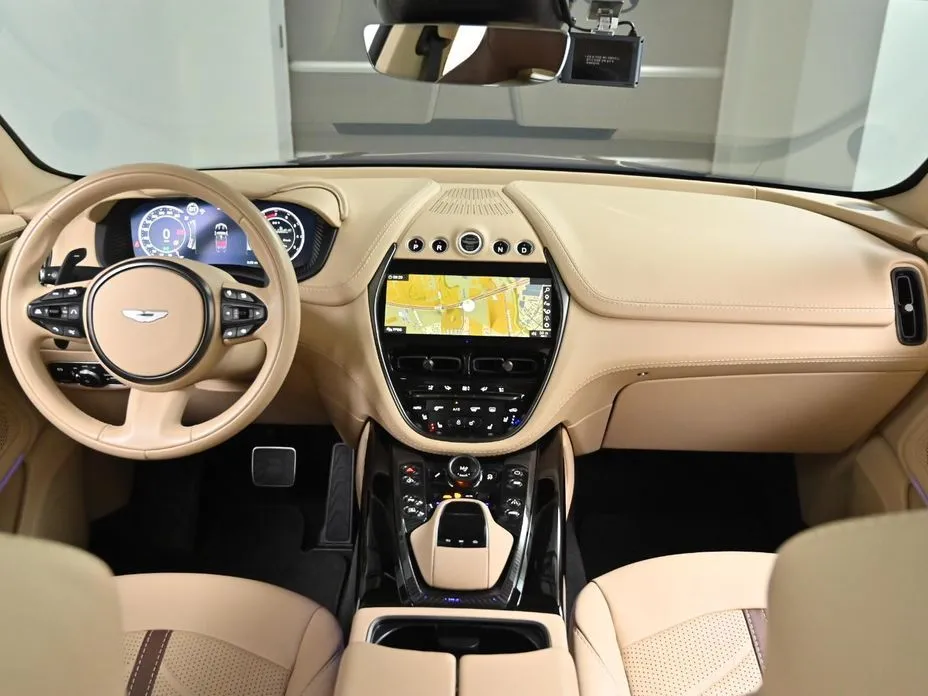 Aston Martin DBX — фото 10