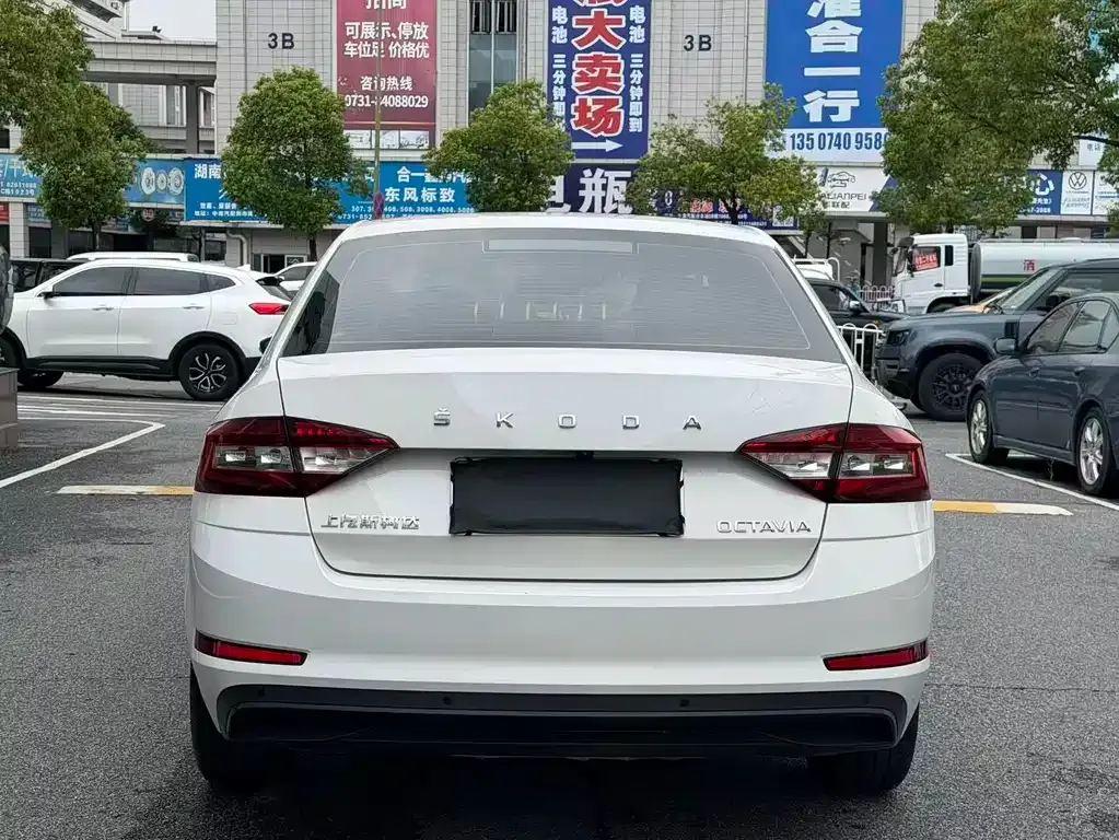 Skoda Octavia — фото 6