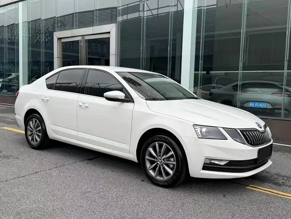 Skoda Octavia — фото 5