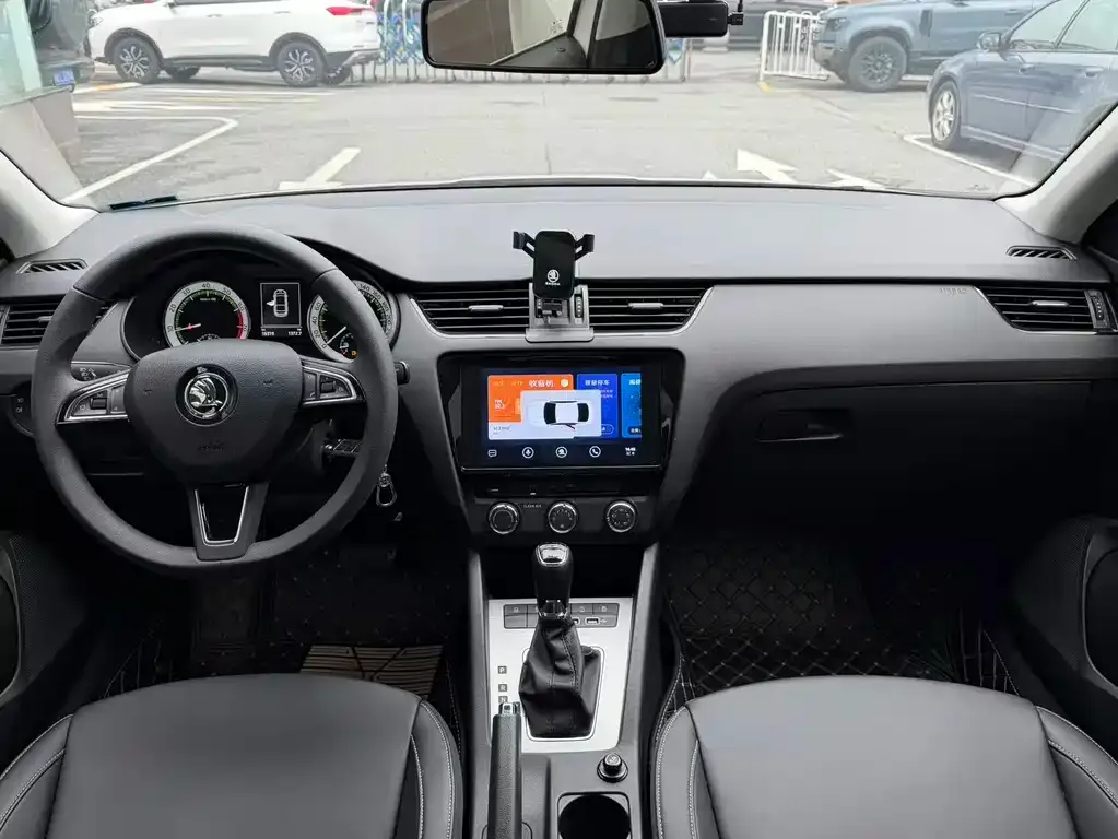 Skoda Octavia — фото 2