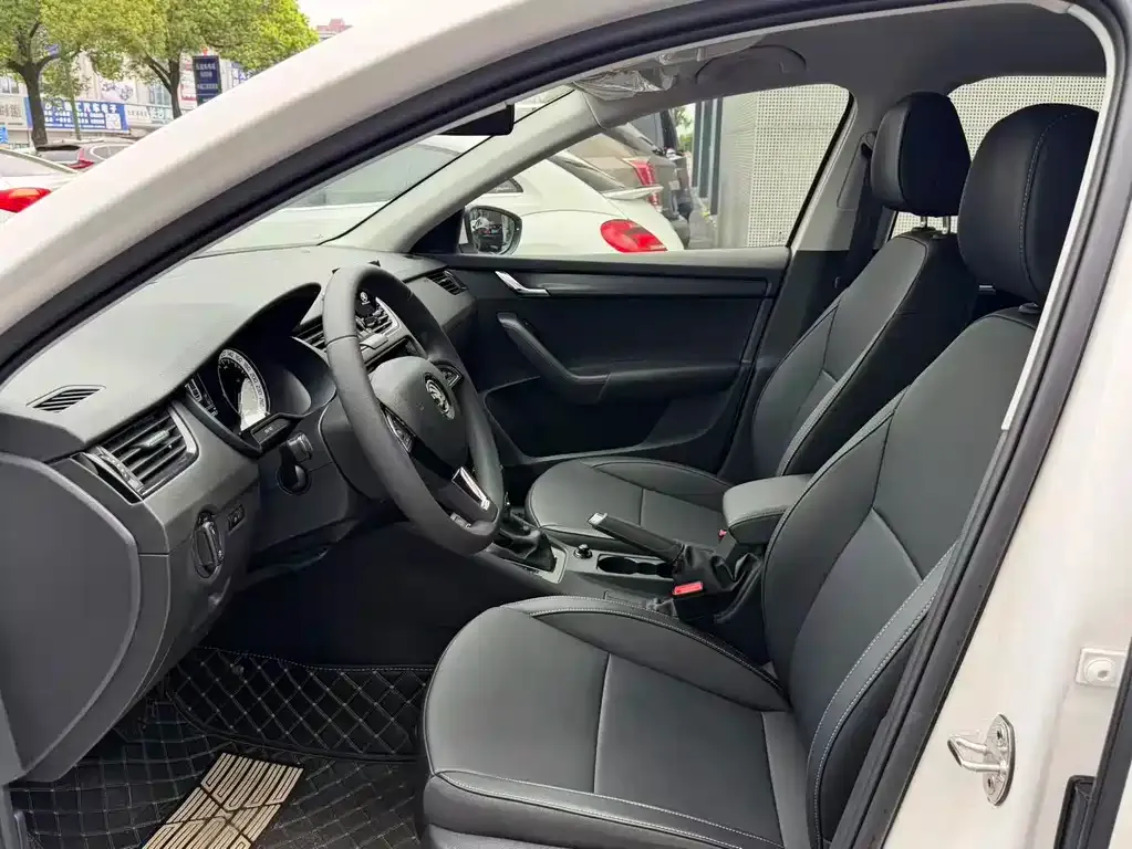 Skoda Octavia — фото 10