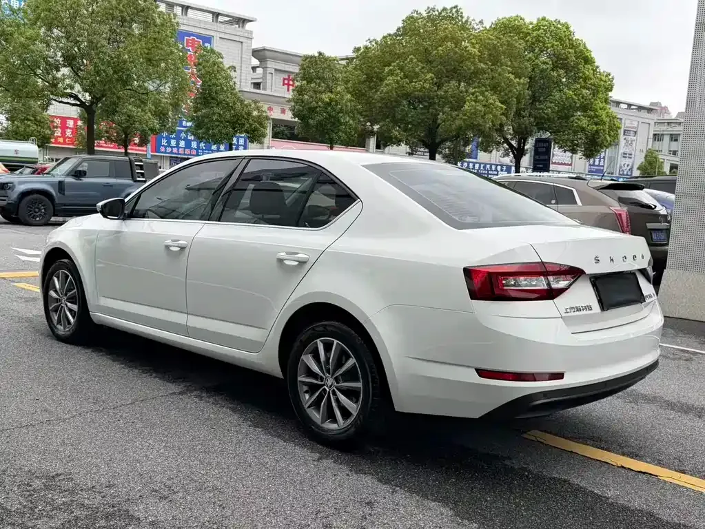 Skoda Octavia — фото 8