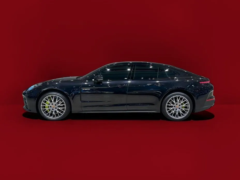 Porsche Panamera — фото 1