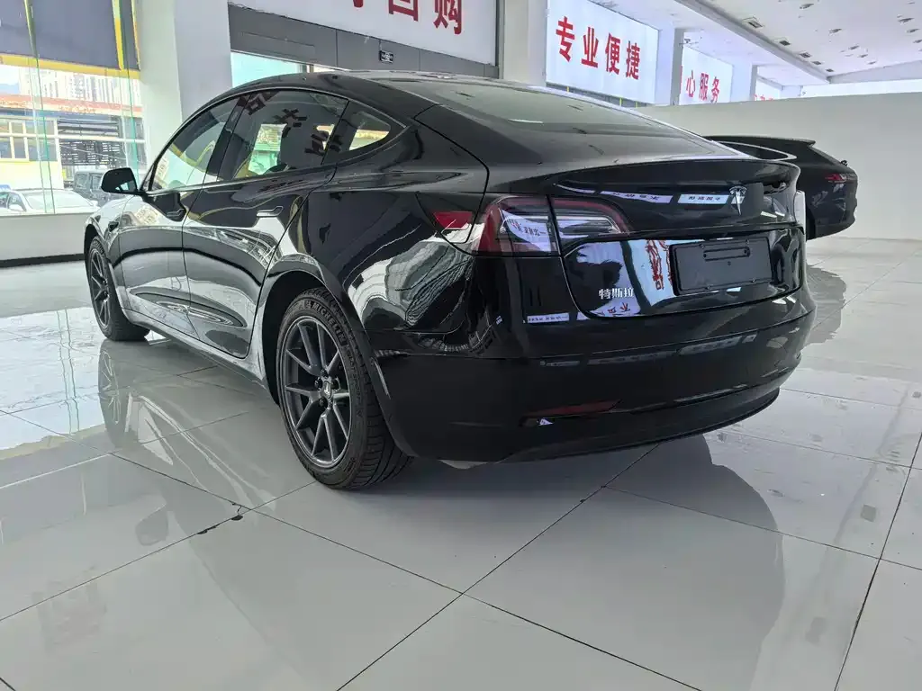 Tesla Model 3 — фото 5
