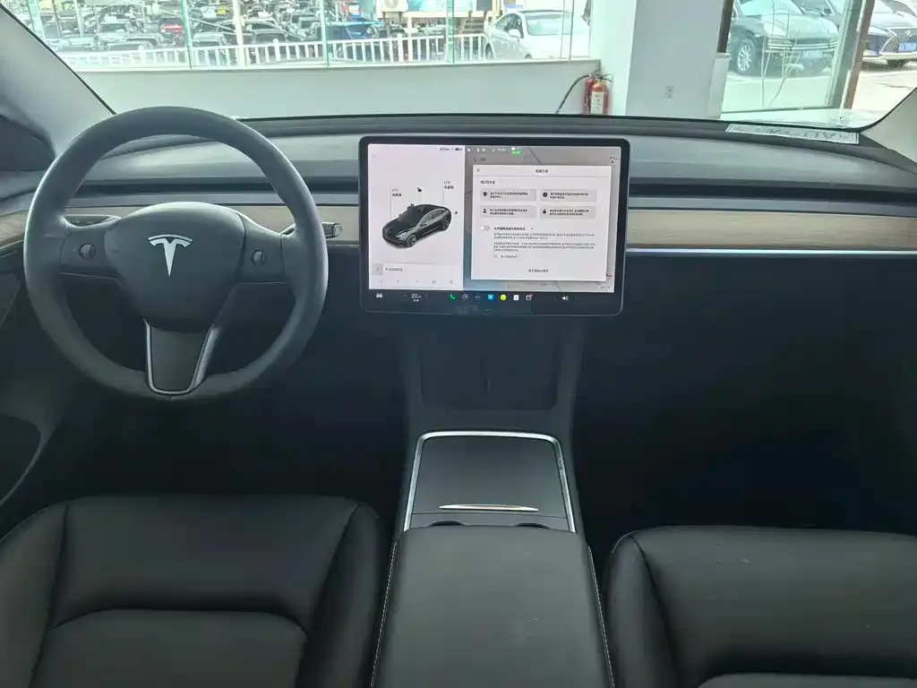Tesla Model 3 — фото 2