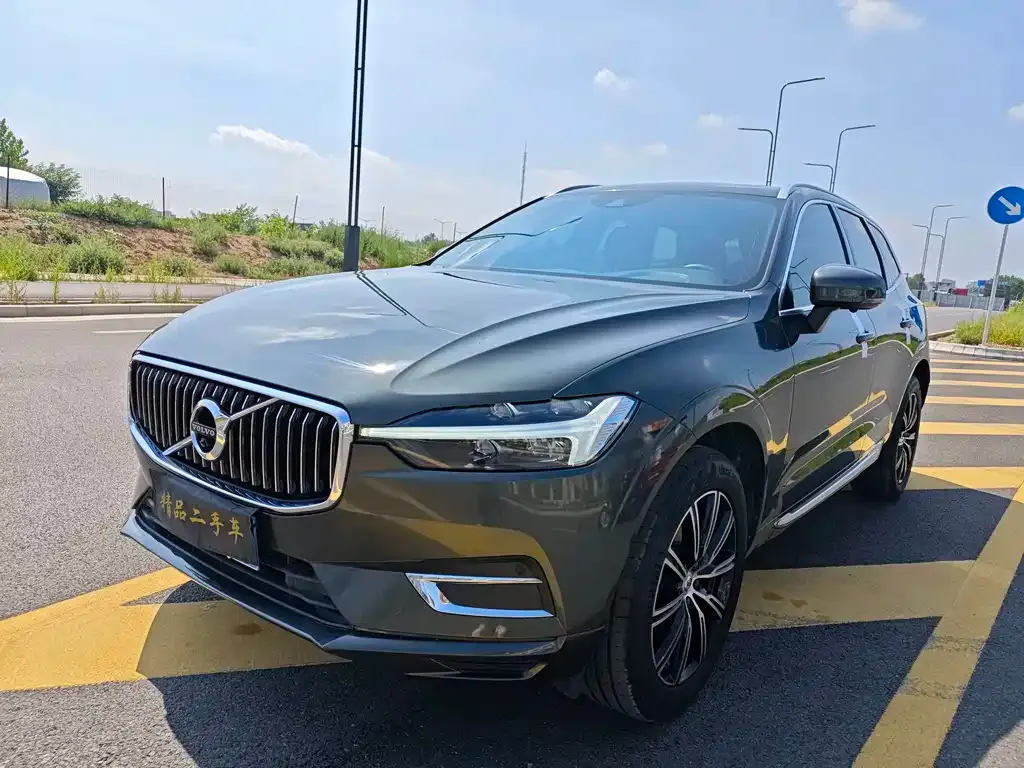 Volvo XC60 — фото 1