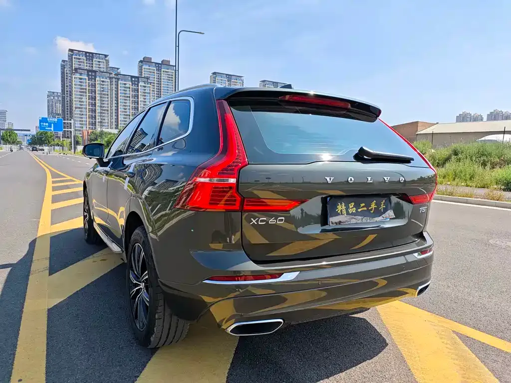 Volvo XC60 — фото 10