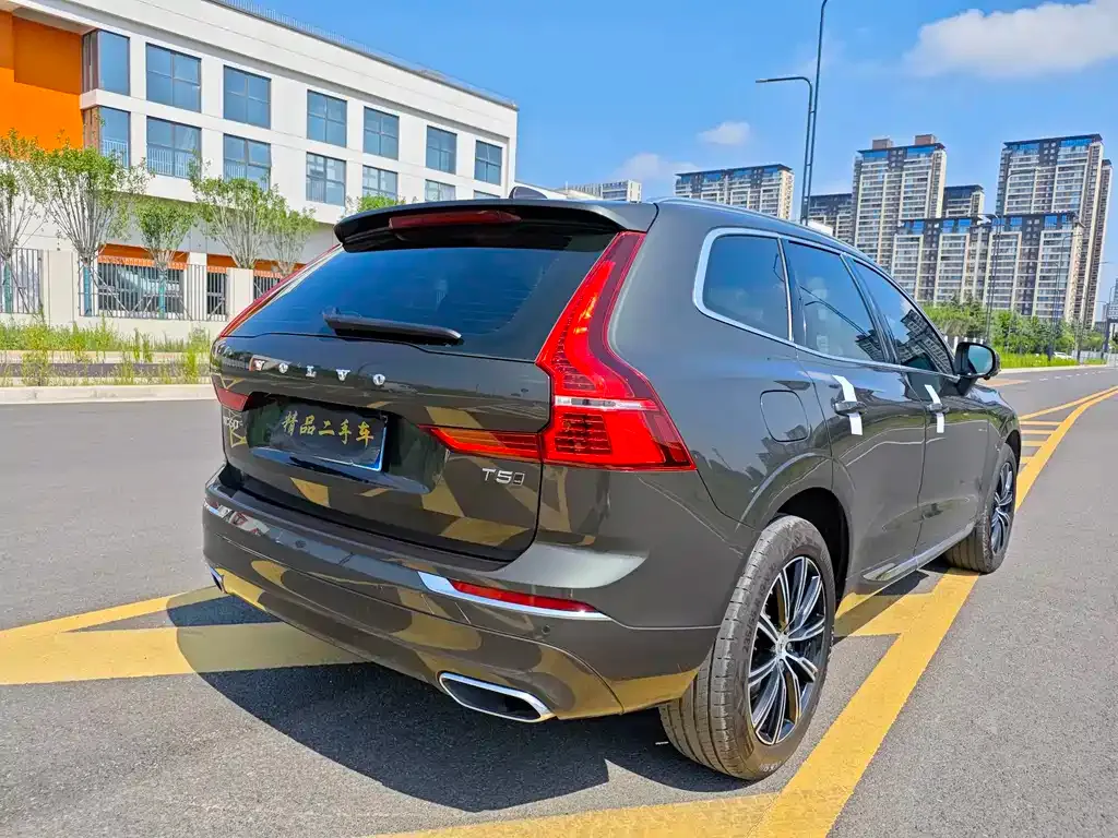 Volvo XC60 — фото 9