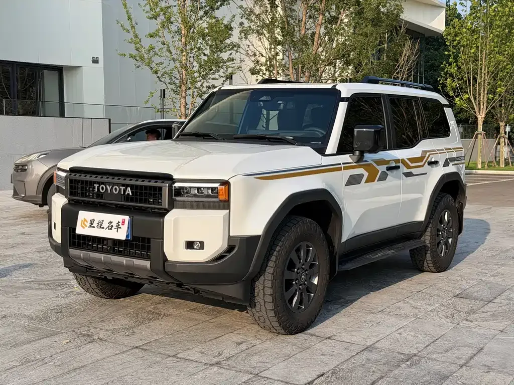 Toyota Prado — фото 1