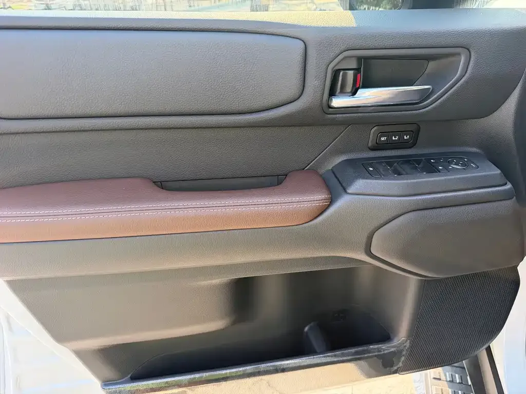 Toyota Prado — фото 2