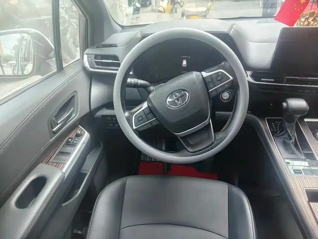 Toyota Granvia — фото 7