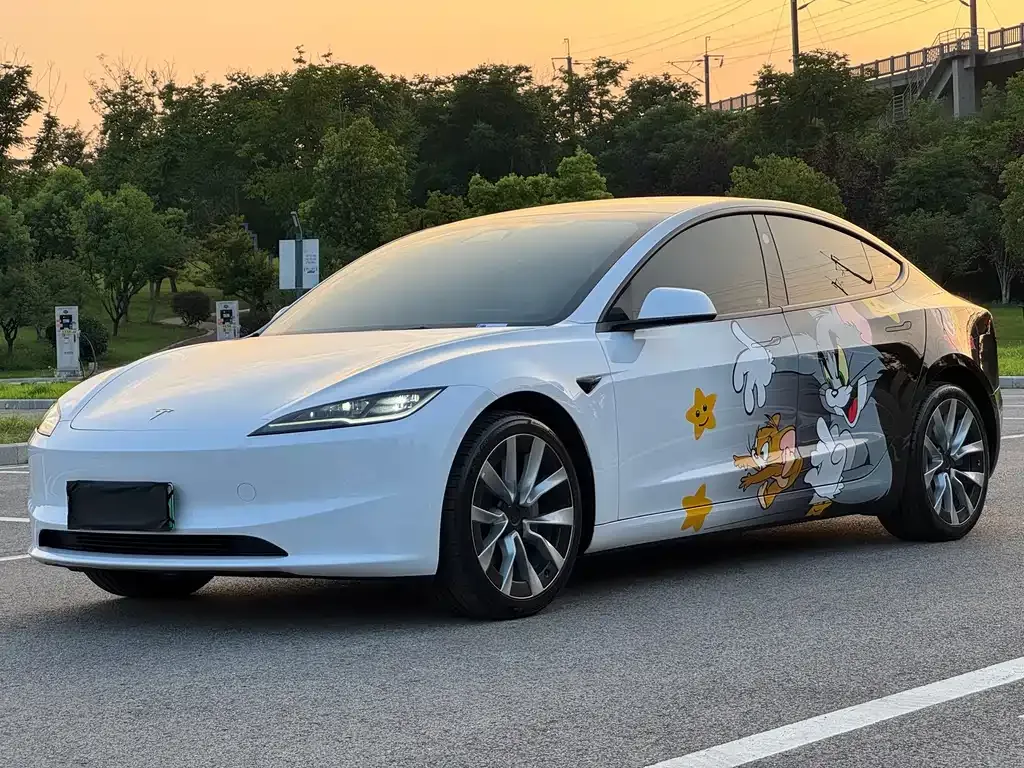 Tesla Model 3 — фото 1