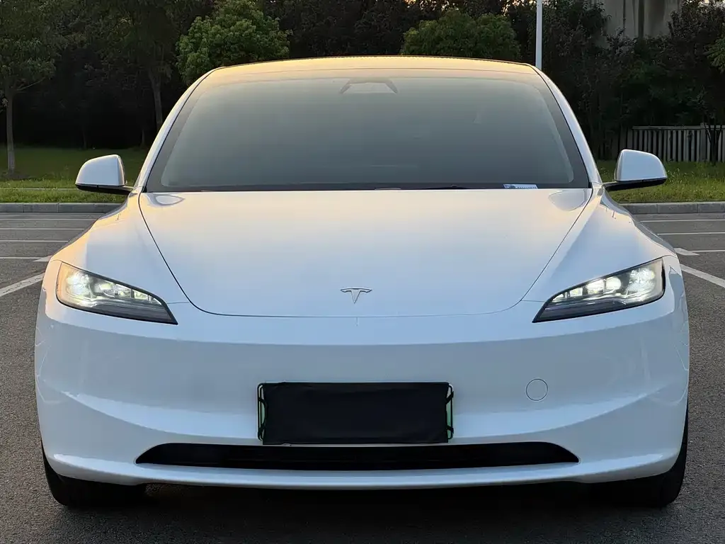 Tesla Model 3 — фото 7
