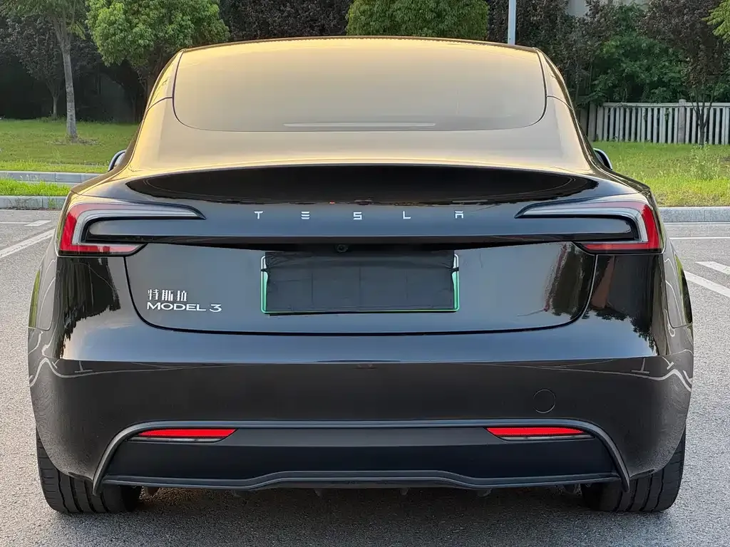 Tesla Model 3 — фото 8