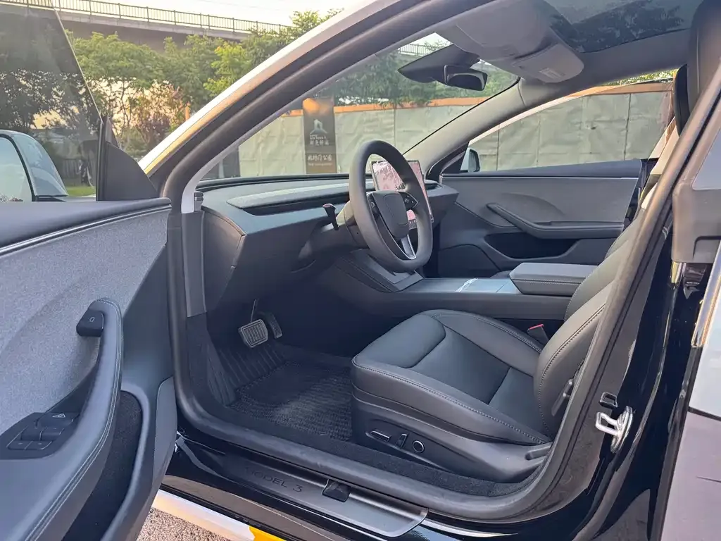 Tesla Model 3 — фото 4