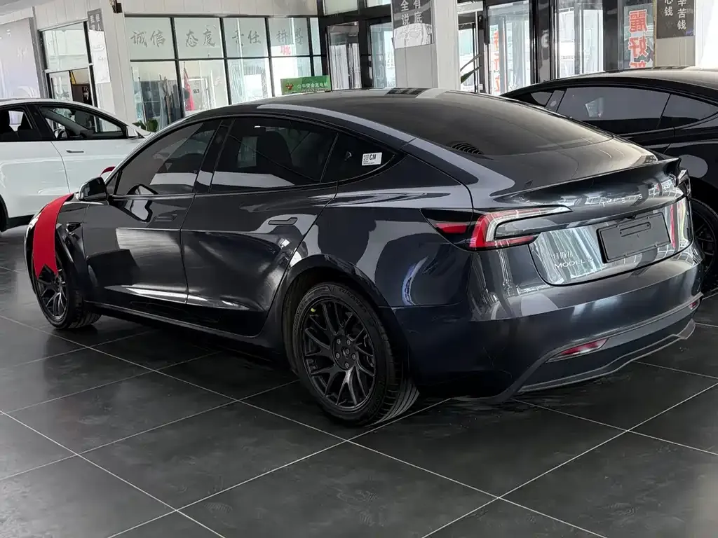 Tesla Model 3 — фото 7