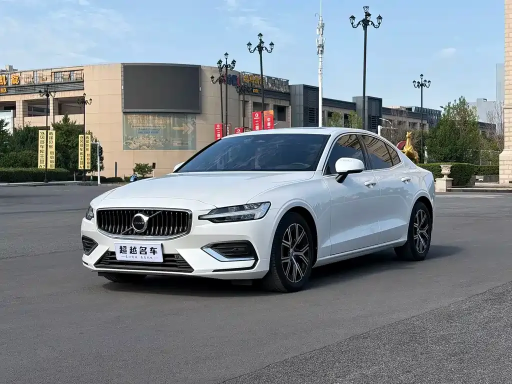 Volvo S60 — фото 1