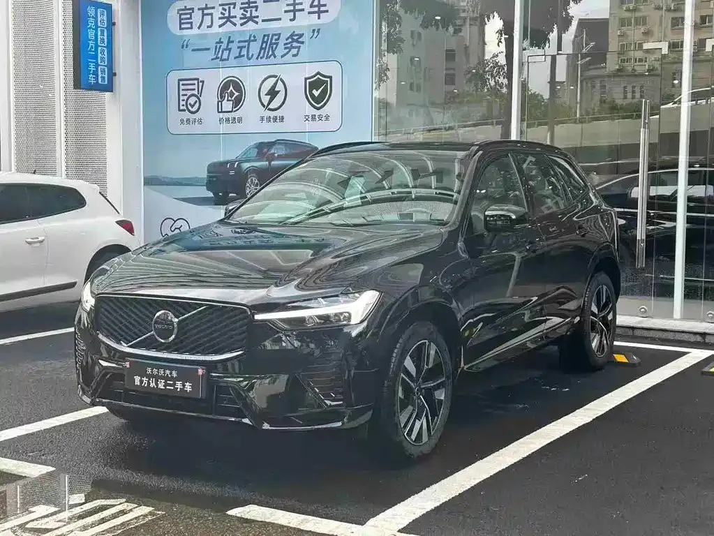 Volvo XC60 — фото 1